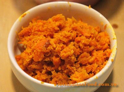 fried-vermicelli-with-saffron-and-beef-tail-recipe-bun-xao-nghe-voi-duoi-bo