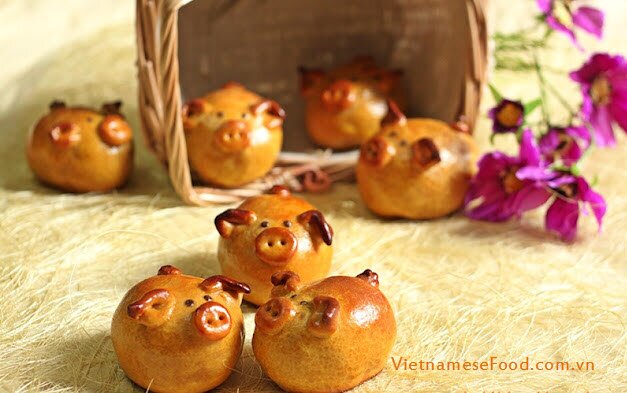 Grilled Moon Cakes in Pig Shapes Recipe (Bánh Trung Thu Con Heo)