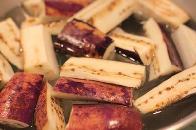 Stir-fried Chicken Gizzard with Eggplant Recipe (Mề Gà Xào Cà Tím)