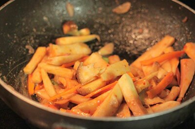 Stir fried Squid with Mushroom Recipe (Mực Xào Nấm)