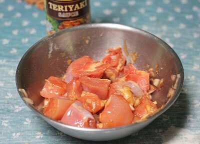 Vietnamese Sandwich with Fried Chicken in Teriyaki (Bánh Mì Kẹp Thịt Gà Teriyaki)