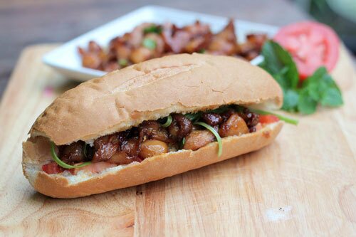 Vietnamese Sandwich with Fried Chicken in Teriyaki (Bánh Mì Kẹp Thịt Gà Teriyaki)