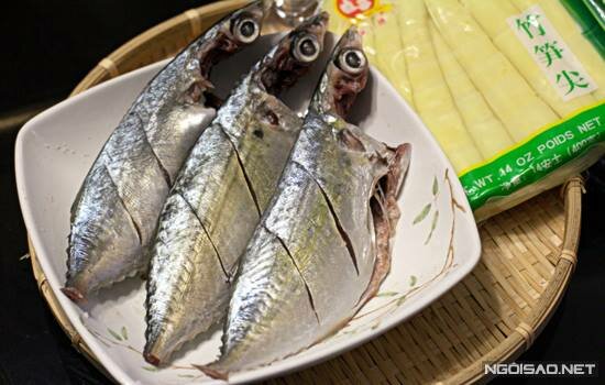 Braised Indian Mackerel Fish with Bamboo Shoots (Cá Bạc Má Kho Măng)