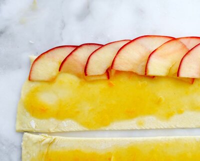 Apple Cake in Rose Shape (Bánh Táo Hoa Hồng)