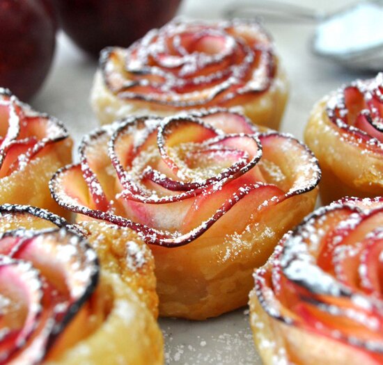 Apple Cake in Rose Shape (Bánh Táo Hoa Hồng)
