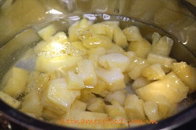 mixture-fruits-sweet-soup-recipe-che-trai-cay