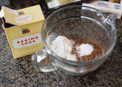 Mixture Flan and Sponge Cake Recipe (Bánh Flan Bông Lan)