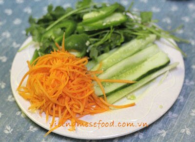 Grilled Beef with Bánh Mì Recipe (Bánh Mì Thịt Bò Nướng)