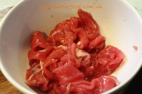 Stir fried Beef with Kohlrabi Recipe (Bò Xào Su Hào)