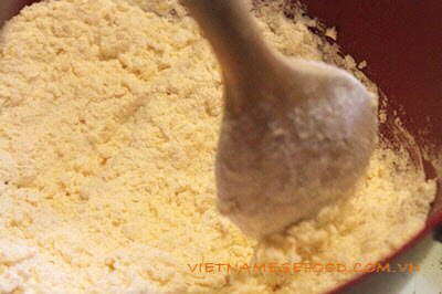 cone-bread-with-custard-filling-recipe-banh-mi-oc-que-nhan-kem