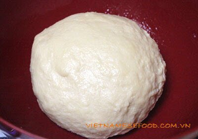 cone-bread-with-custard-filling-recipe-banh-mi-oc-que-nhan-kem