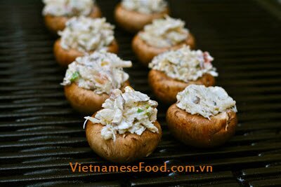 Grilled Champignon Mushroom stuffed Crab Meat (Nấm Nhồi Thịt Cua)