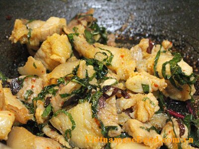 fried-pork-with-lotot-leave-recipe-thit-heo-xao-la-lot