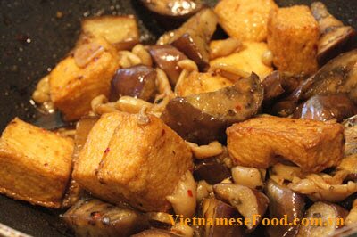 fried-tofu-with-eggplant-and-mushroom-dau-phu-xao-ca-tim-voi-nam