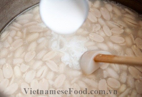 vietnamesefood.com.vn/vietnamese-peanut-sweet-soup-recipe