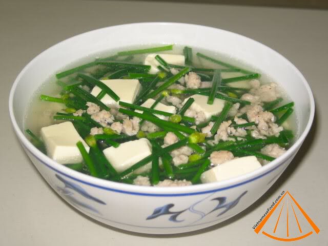 vietnamesefood.com.vn/shallot-and-tofu-with-meat-soup