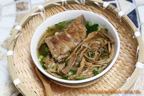 stewed-dried-bamboo-shoot-with-pork-bone-recipe-mang-kho-ham-xuong