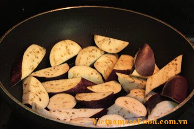 fried-tofu-with-eggplant-and-mushroom-dau-phu-xao-ca-tim-voi-nam