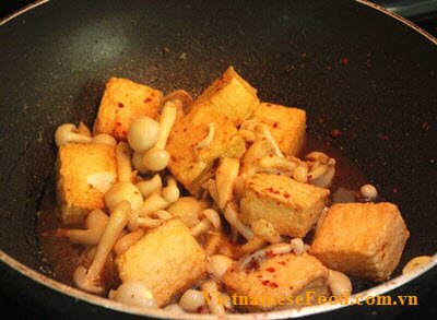 fried-tofu-with-eggplant-and-mushroom-dau-phu-xao-ca-tim-voi-nam